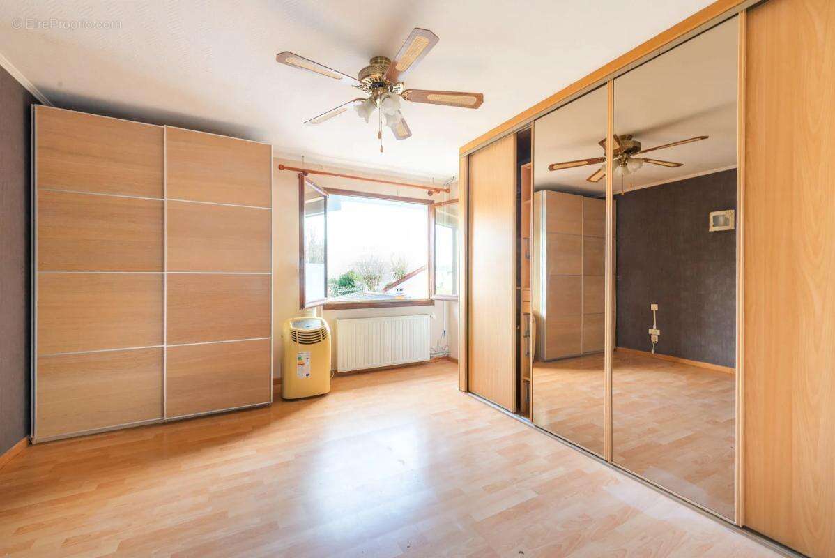 Maison à LES CLAYES-SOUS-BOIS