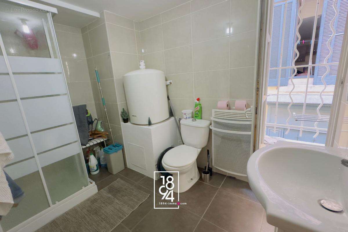 Nîmes - Studio de 36 m2 au centre ville - photo 3