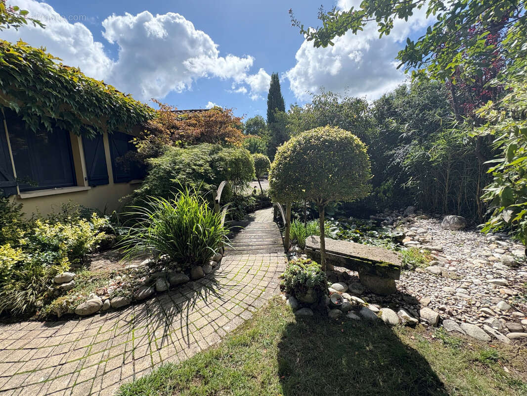 Maison à VILLARS-LES-DOMBES