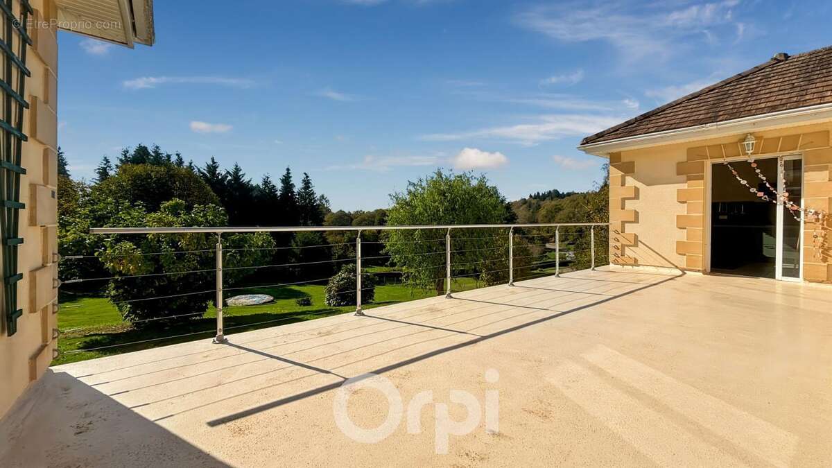 Maison à CHATELUS-LE-MARCHEIX