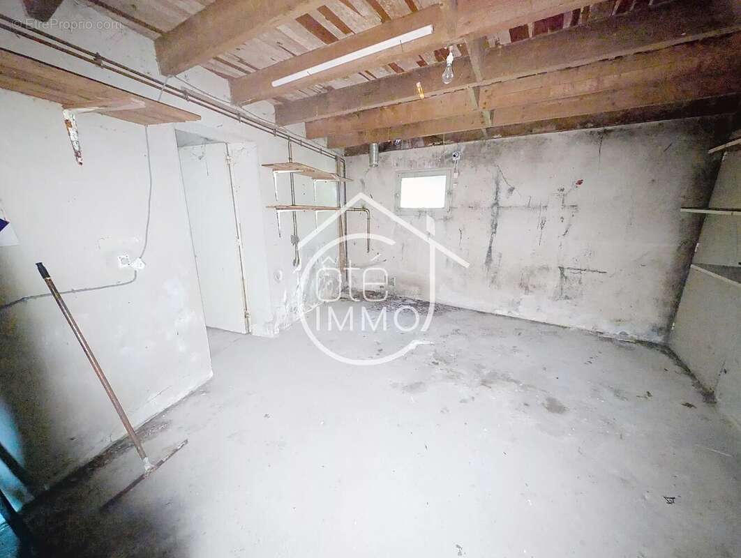 LA FORCE : Maison de 101m² avec local commercial de 111m² à rénover entièrement - photo 14
