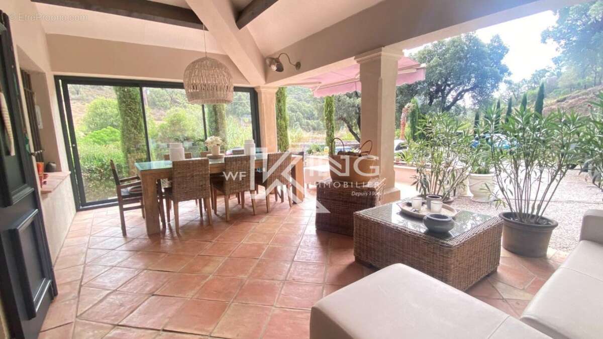 Sainte Maxime Villa T3 avec logement T2 indépendant sur 2168 m² de terrain - photo 3
