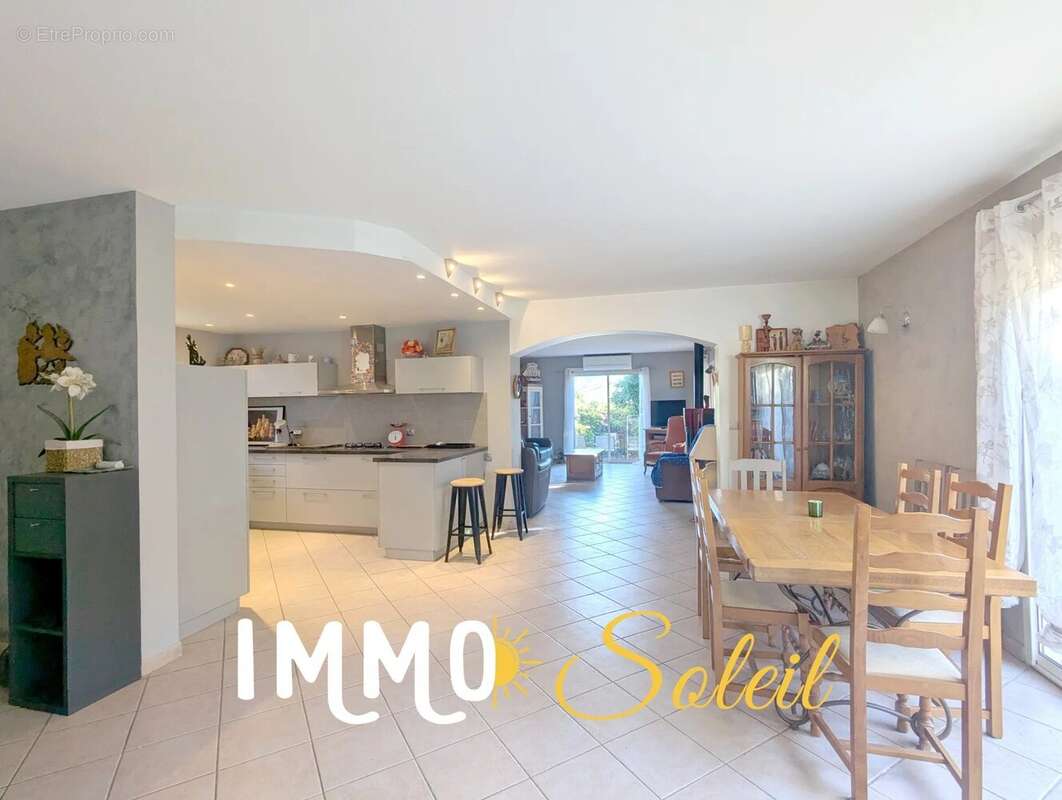 Maison à SAINT-CYR-SUR-MER