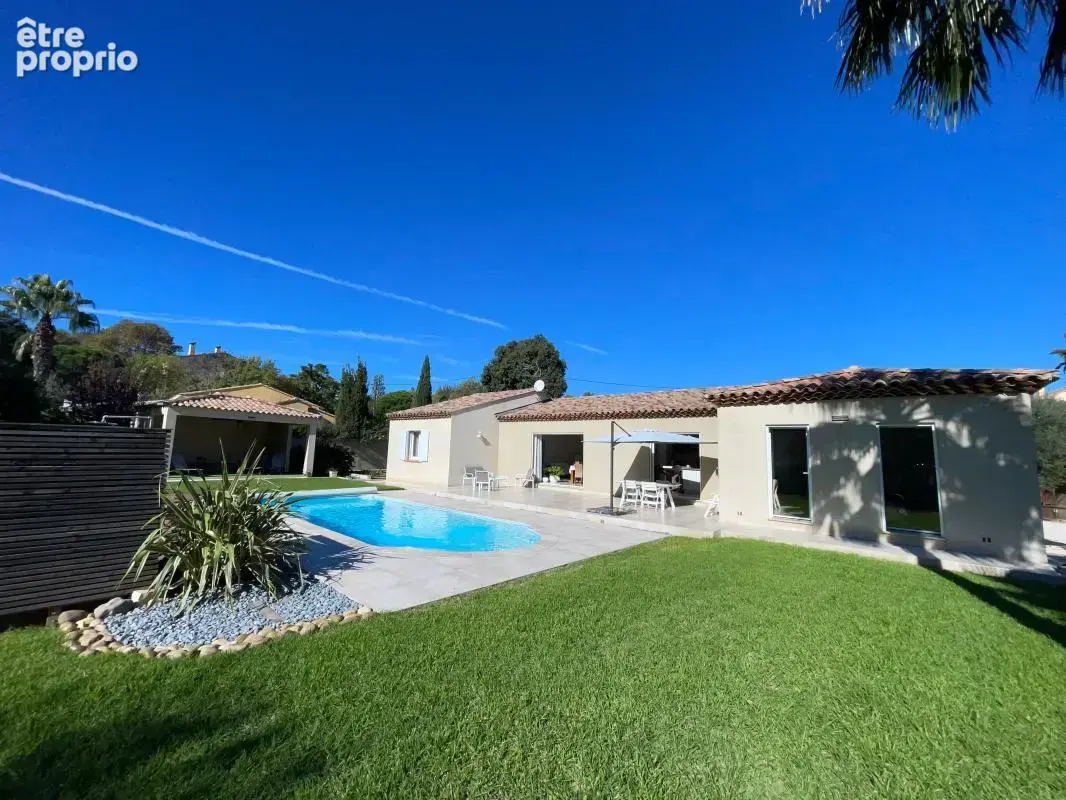 A vendre la seyne sur mer quartier sud tres belle villa de plain pied 5 pieces 4 chambres jardin piscine garage - photo 3