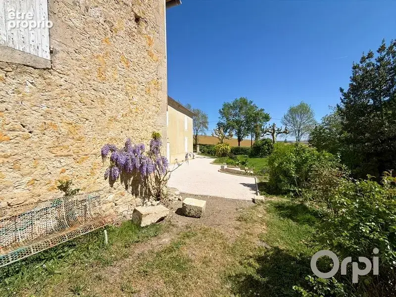 En campagne, sur le canton de LECTOURE, maison ancienne rénovée sur 230 m² habitables, terrain autour et dépendances - photo 17