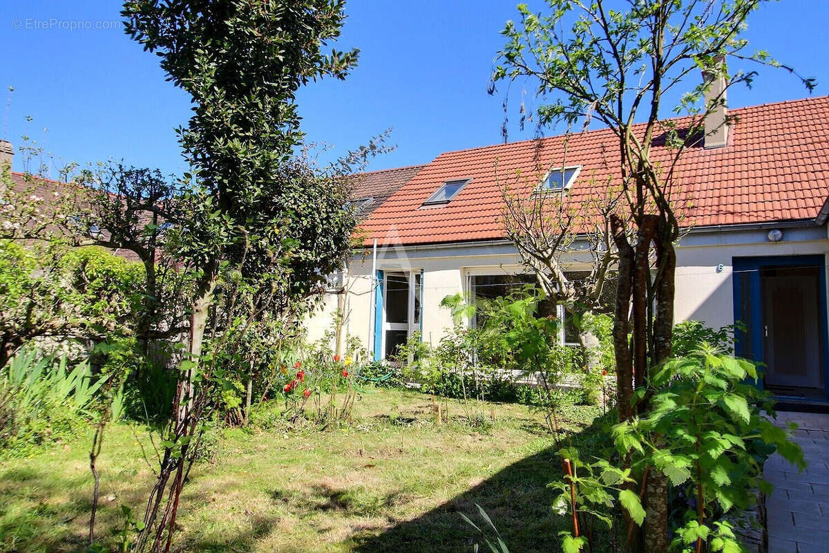 Maison à ELANCOURT