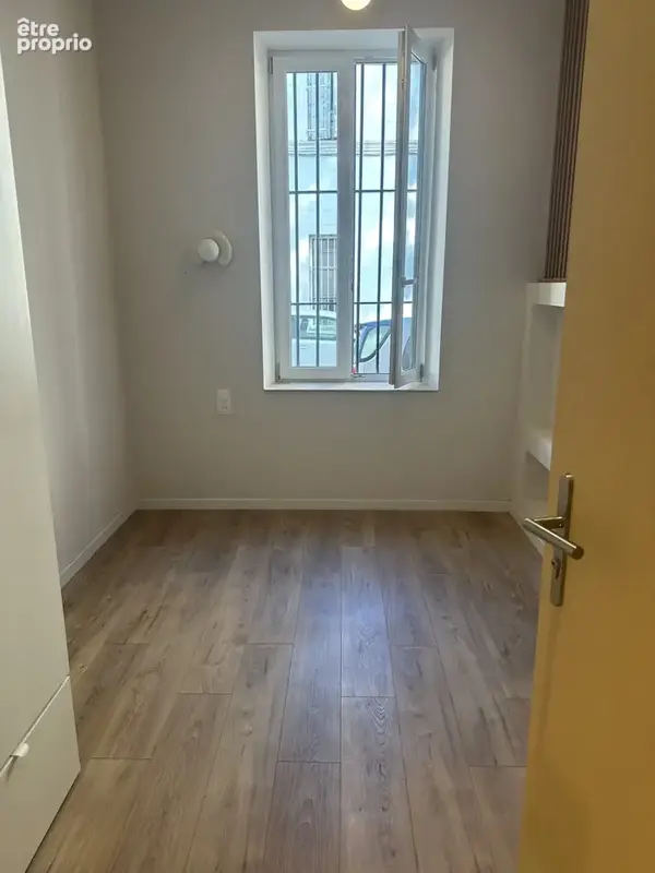 T1 rénové 15,57 m2  Immeuble refait à neuf   Faibles charges - photo 3