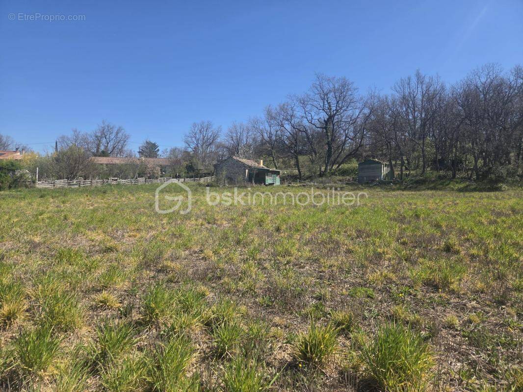 Terrain à CERESTE
