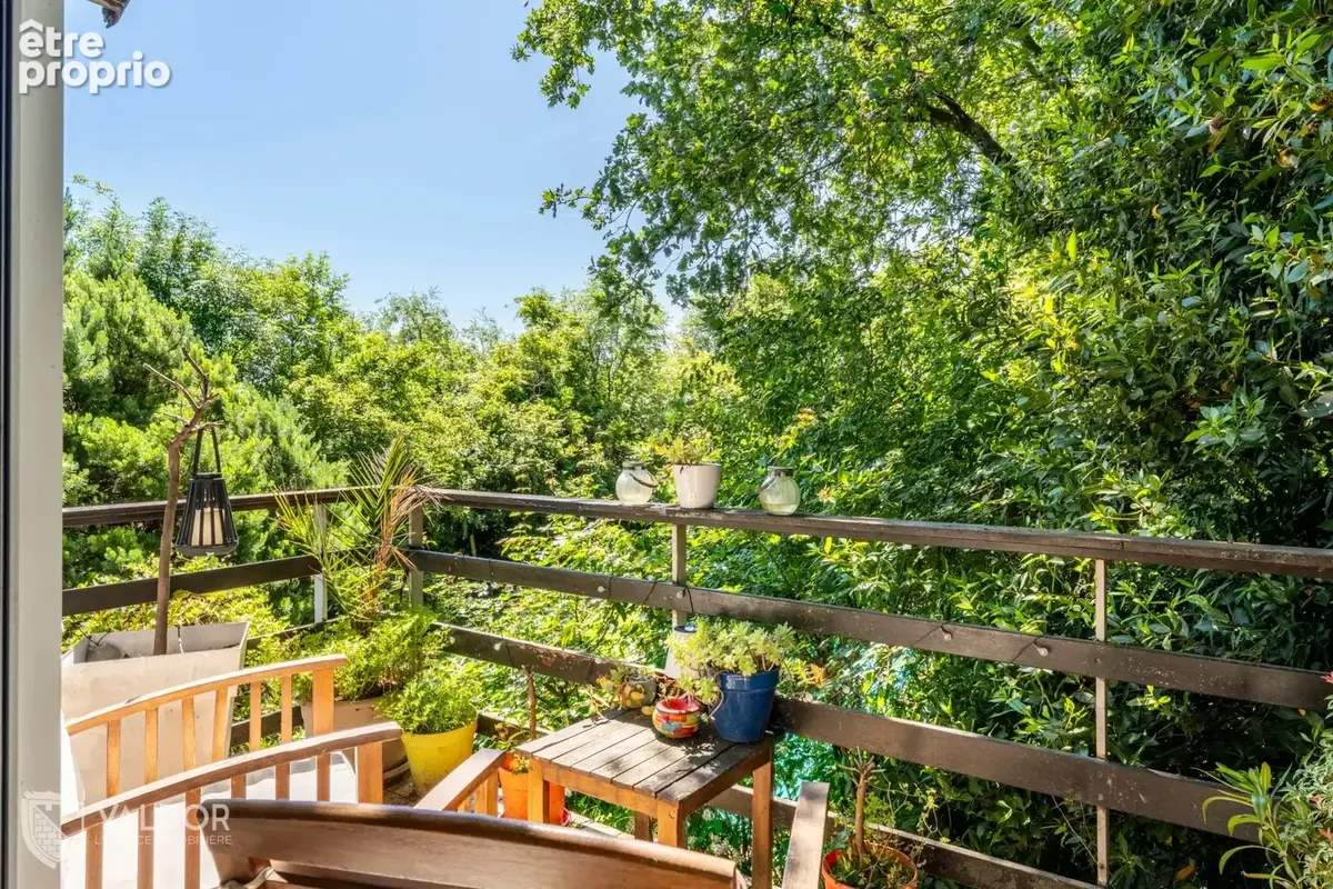 Dardilly – Chalet familial de 7 pièces avec piscine et jardin paysager - photo 17