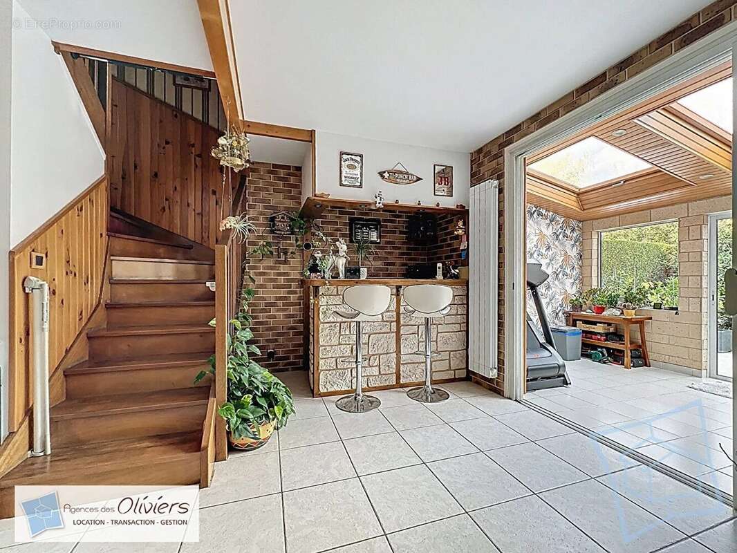 Maison à VOISINS-LE-BRETONNEUX