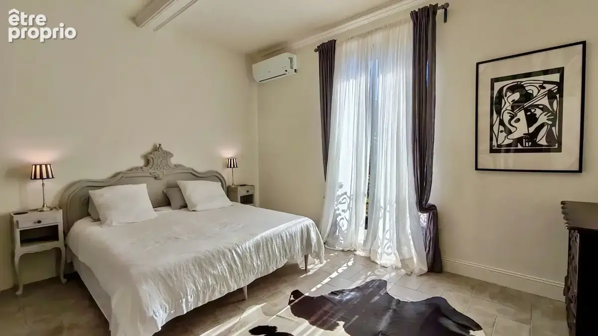 Superbe demeure de caractère de 187 m², rénovée avec des prestations haut de gamme, 5 chambres, patio avec bassin et vaste grang - photo 20