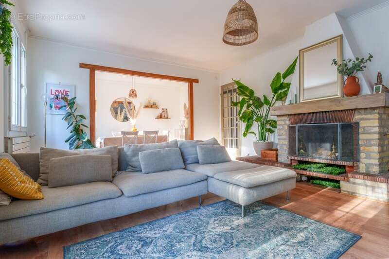 Maison à CHARENTILLY