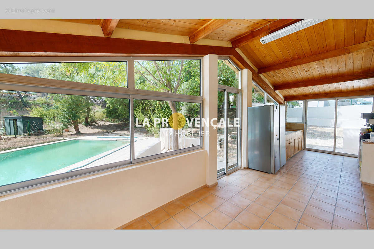 Maison 143 m² à Greasque  - photo 3