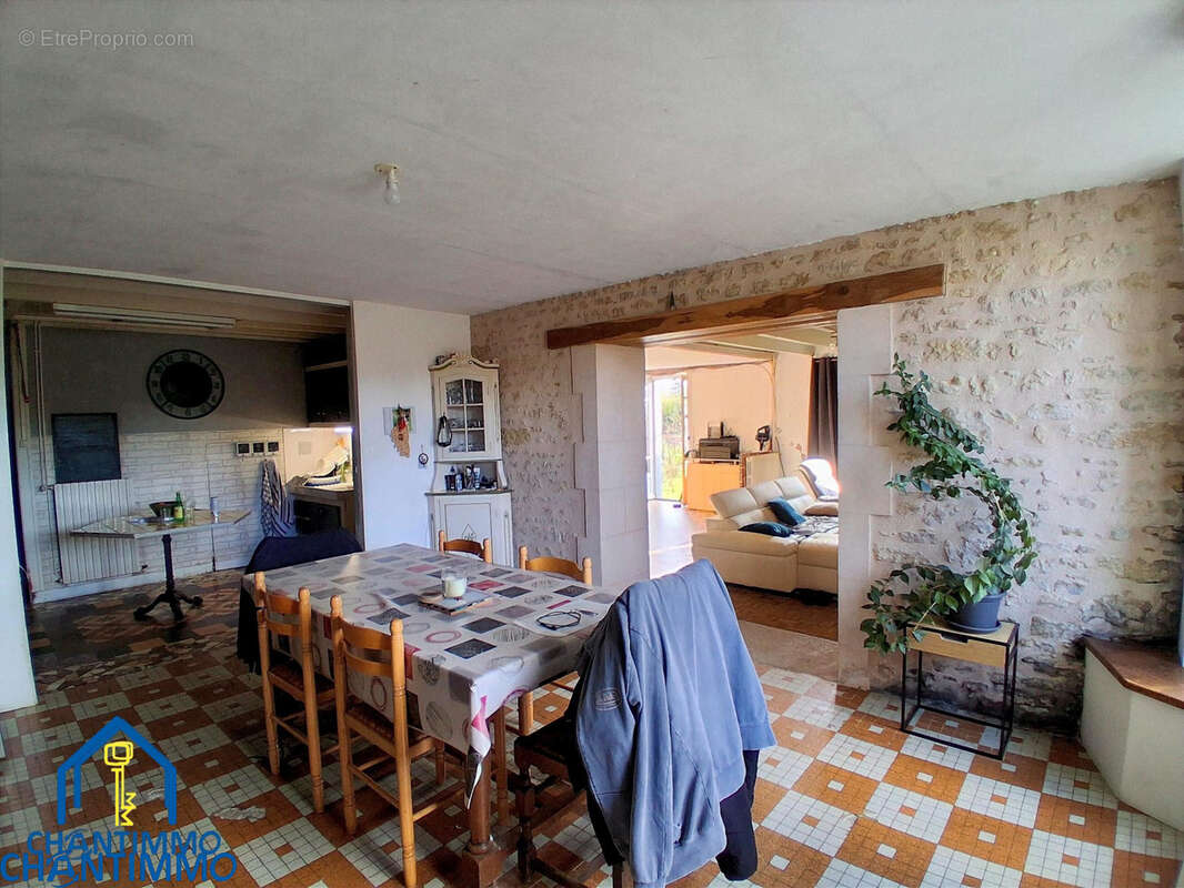 Maison à LA CAILLERE-SAINT-HILAIRE