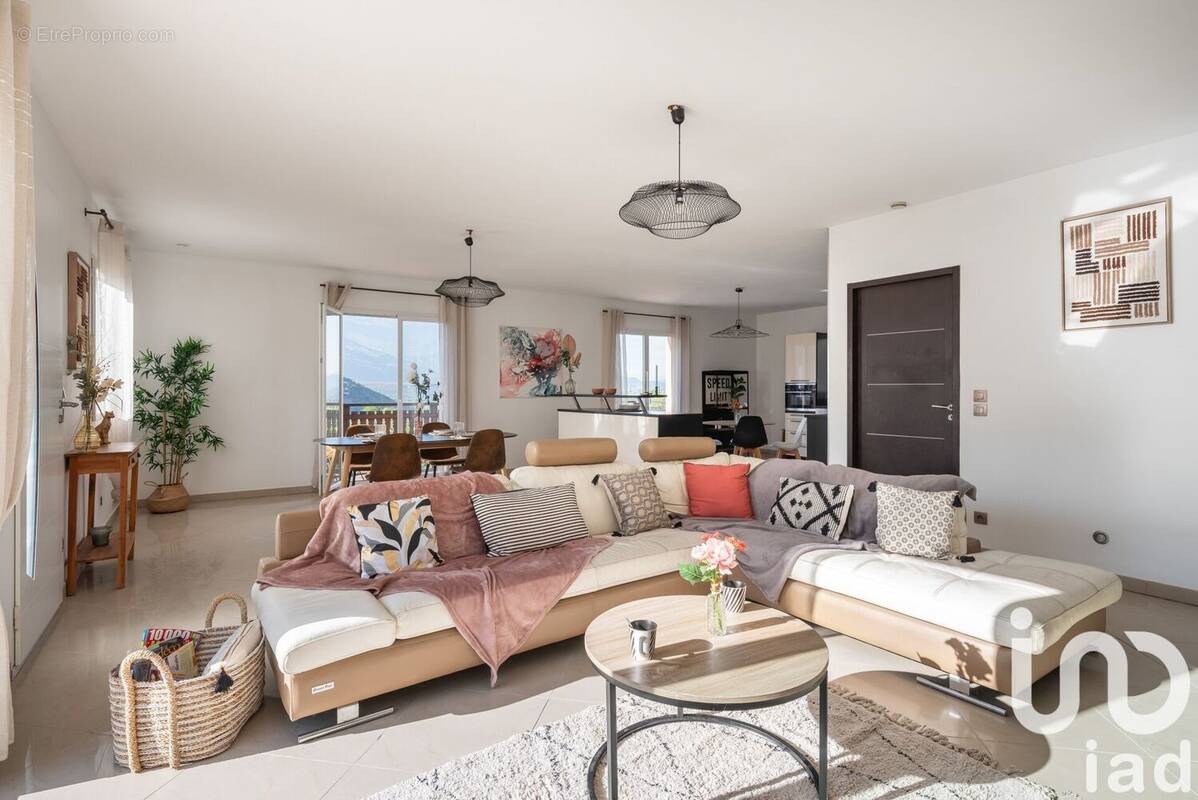 Photo 1 - Maison à SAINT-GEORGES-DE-COMMIERS