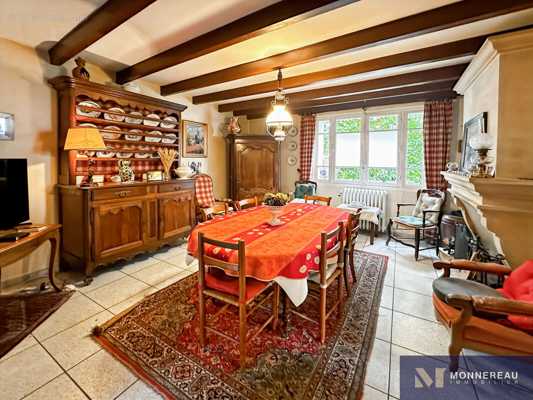 Maison à BARBEZIEUX-SAINT-HILAIRE