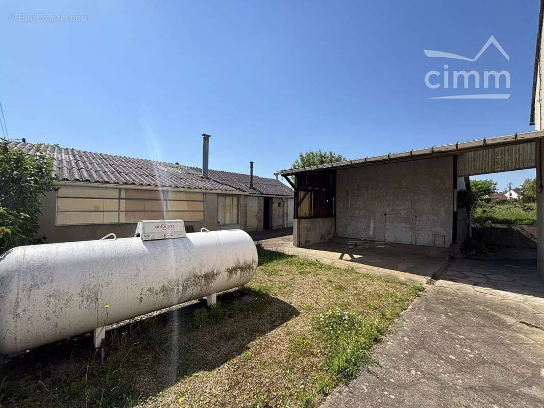 Maison à DOMPIERRE-SUR-BESBRE