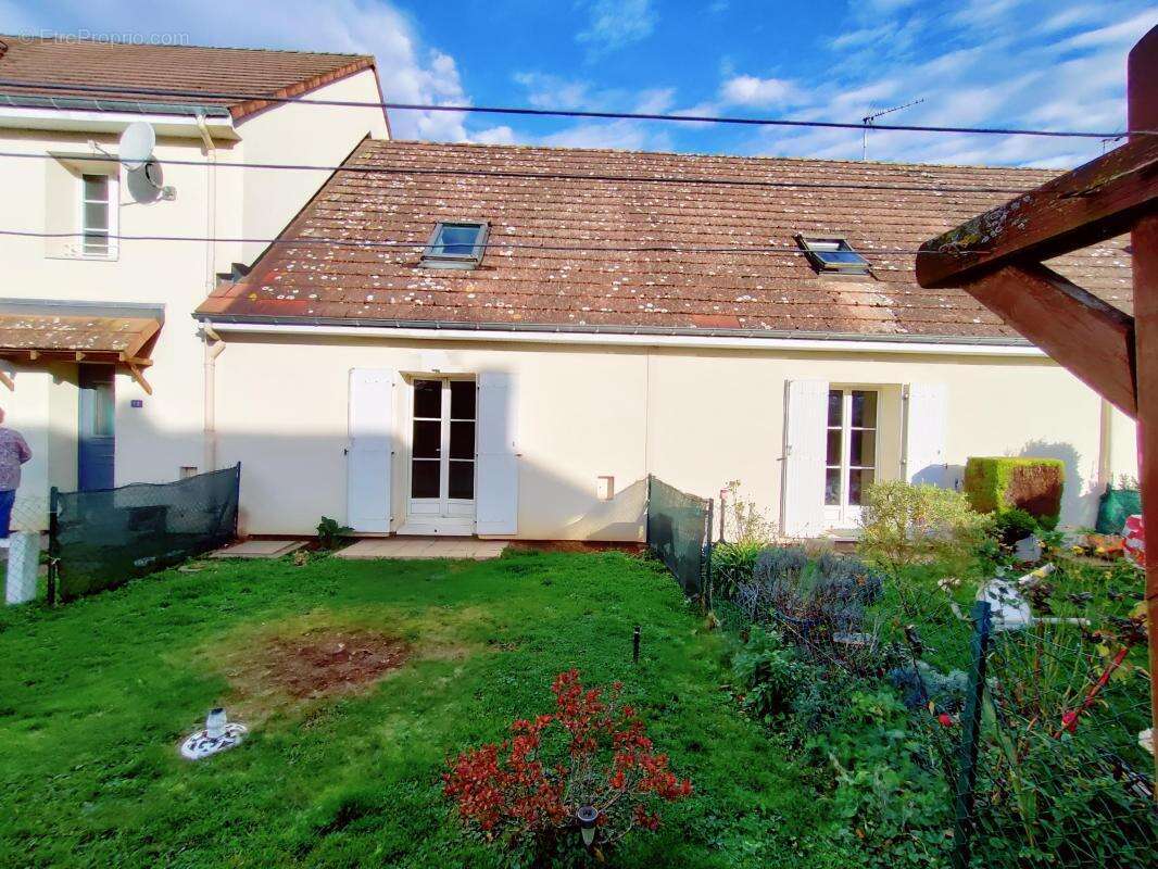 Maison à GRANDVILLIERS