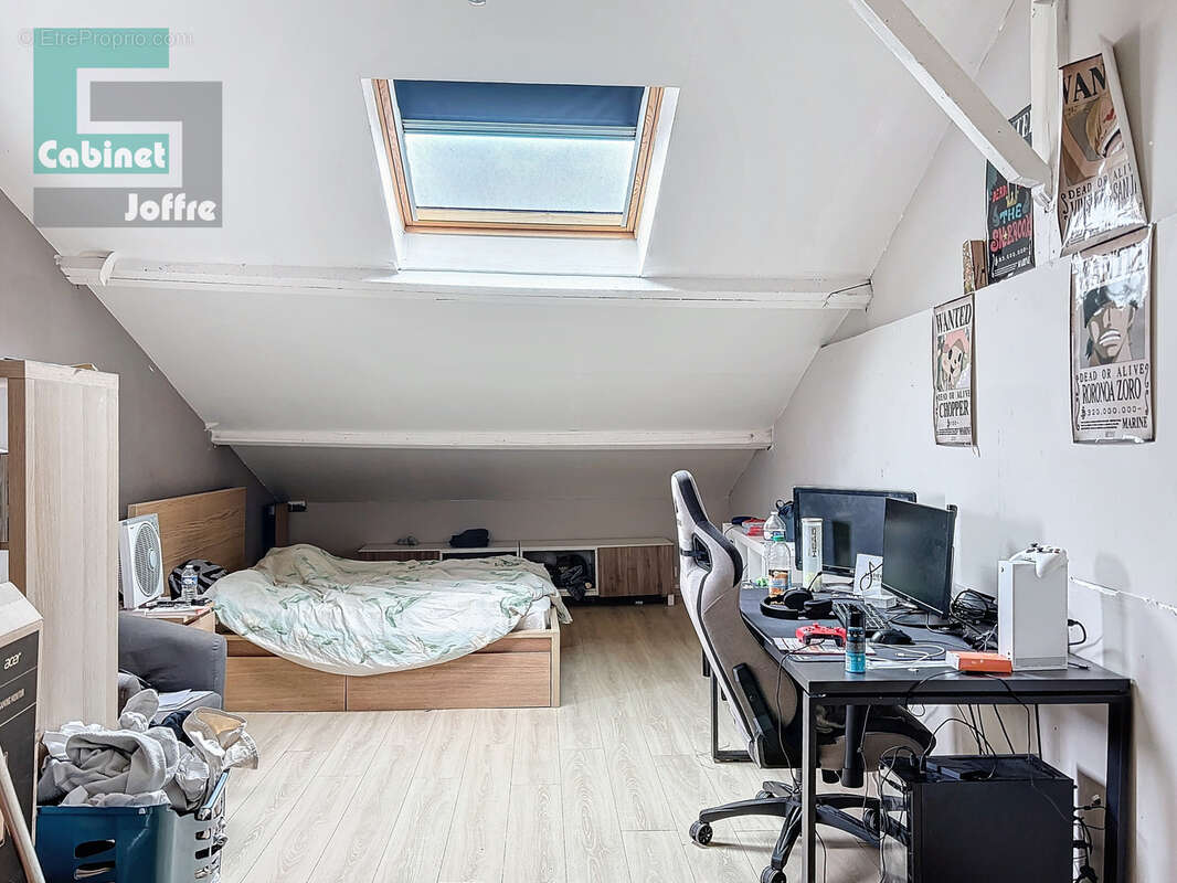 Fontainebleau, un F5 de 138 m2 au sol / 90 m2 habitables, à réagencer et à rénover. Entre centre-ville et gare - photo 5