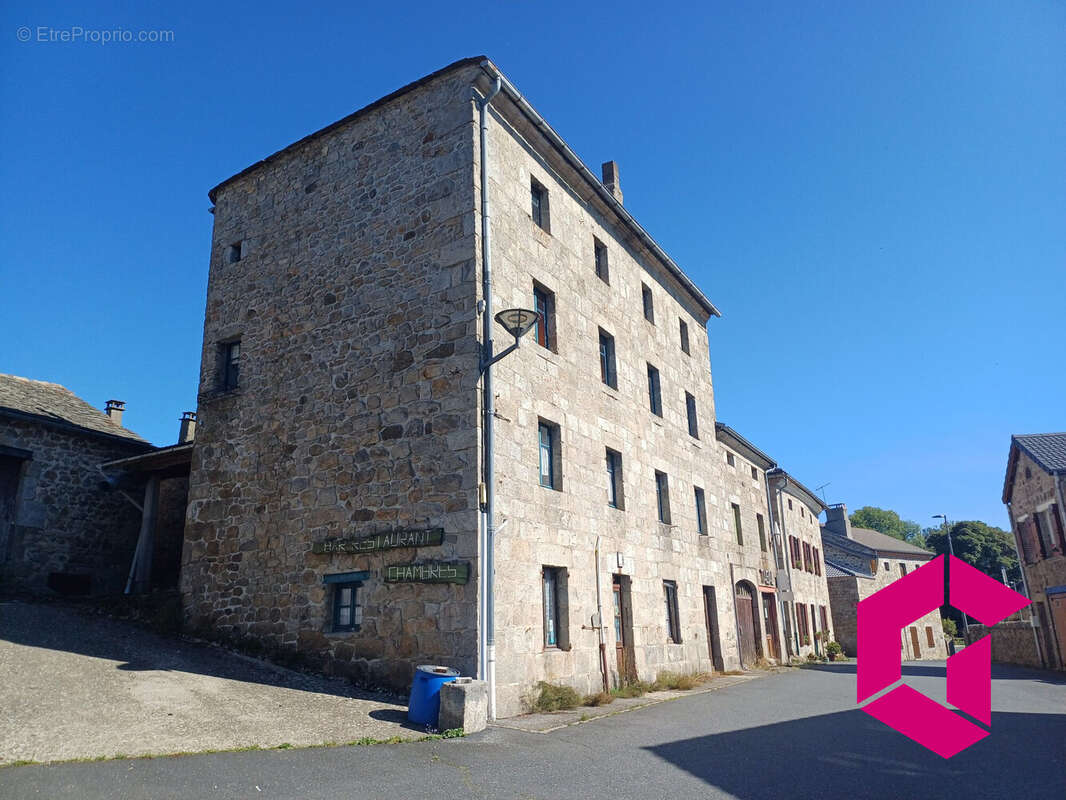 Maison à LE MAS-DE-TENCE