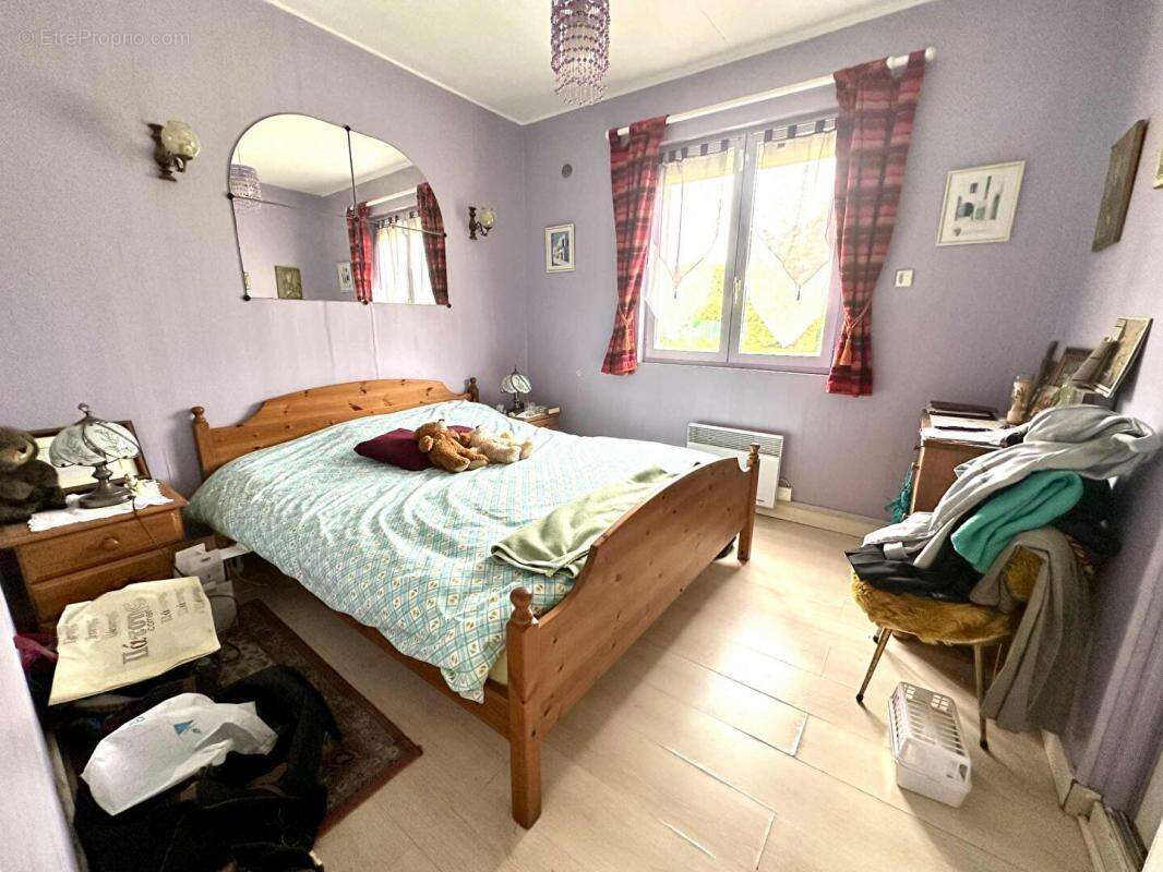 Maison à MONTREUIL-LE-HENRI