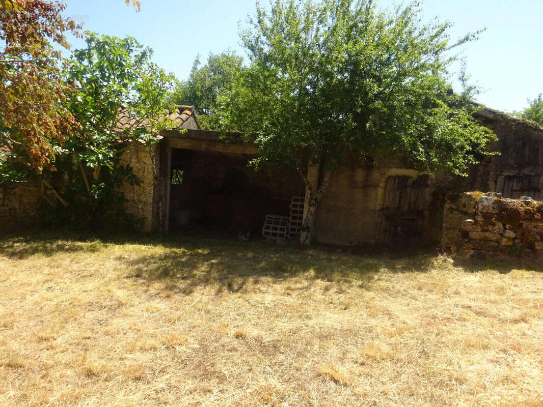 Cahors au nord Maison en pierre avec dépendances - photo 4