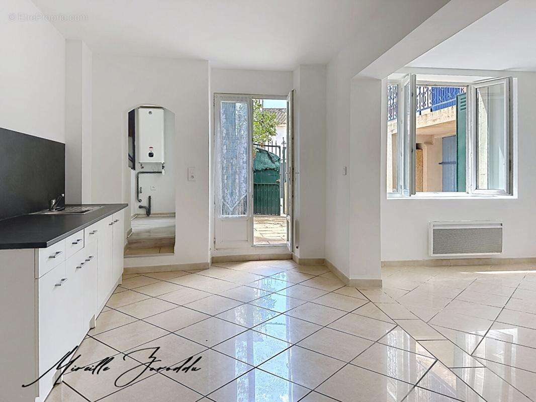 Redessan  a vendre ensemble immobilier  de 185m² avec cour, terrasse et garage - photo 4