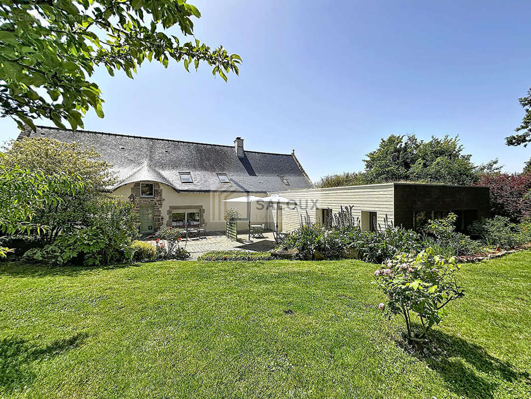 AMBON - Maison de charme en pierre de 240m² - photo 5