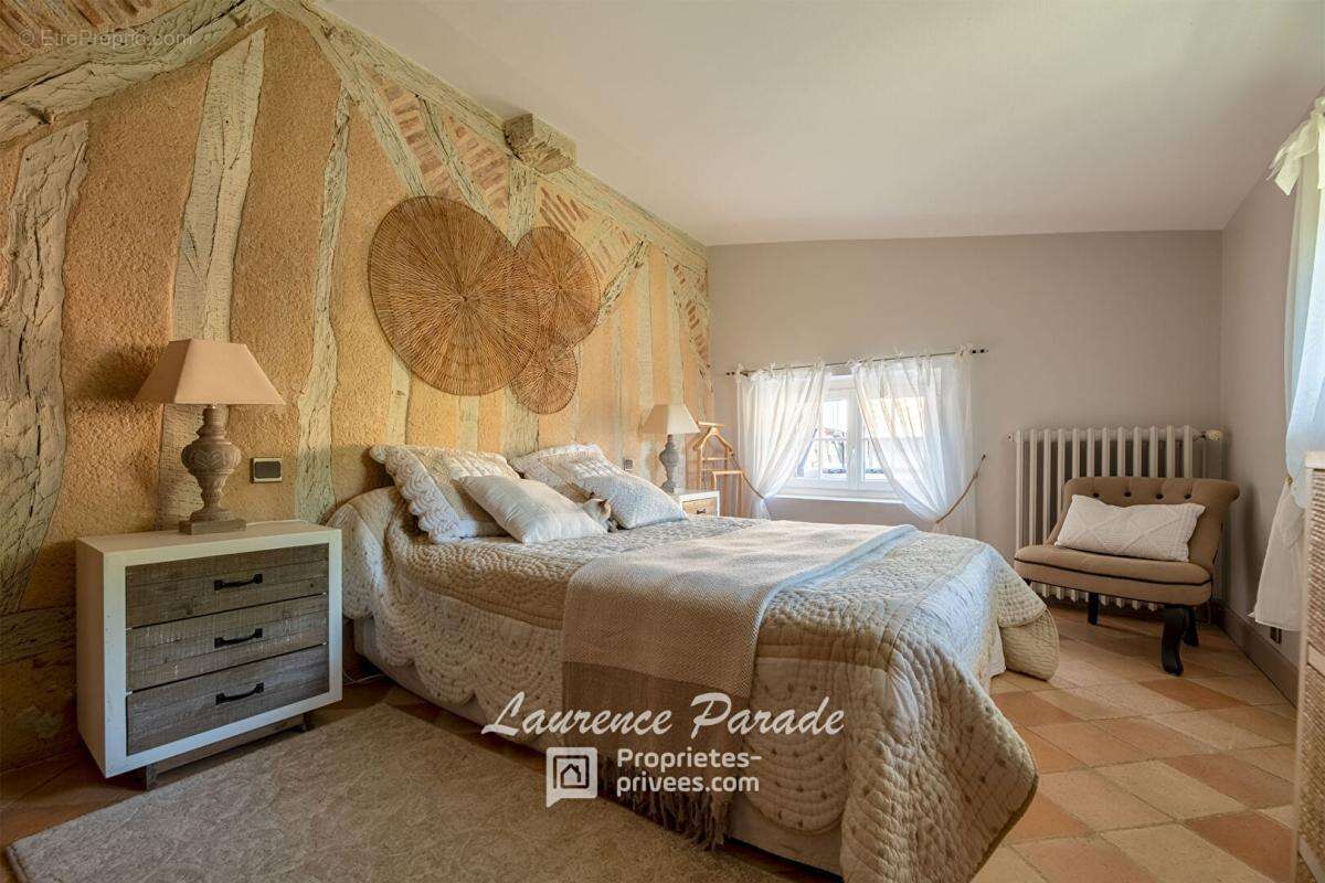 Chartreuse au coeur de 40 hectares, avec dépendances - photo 11