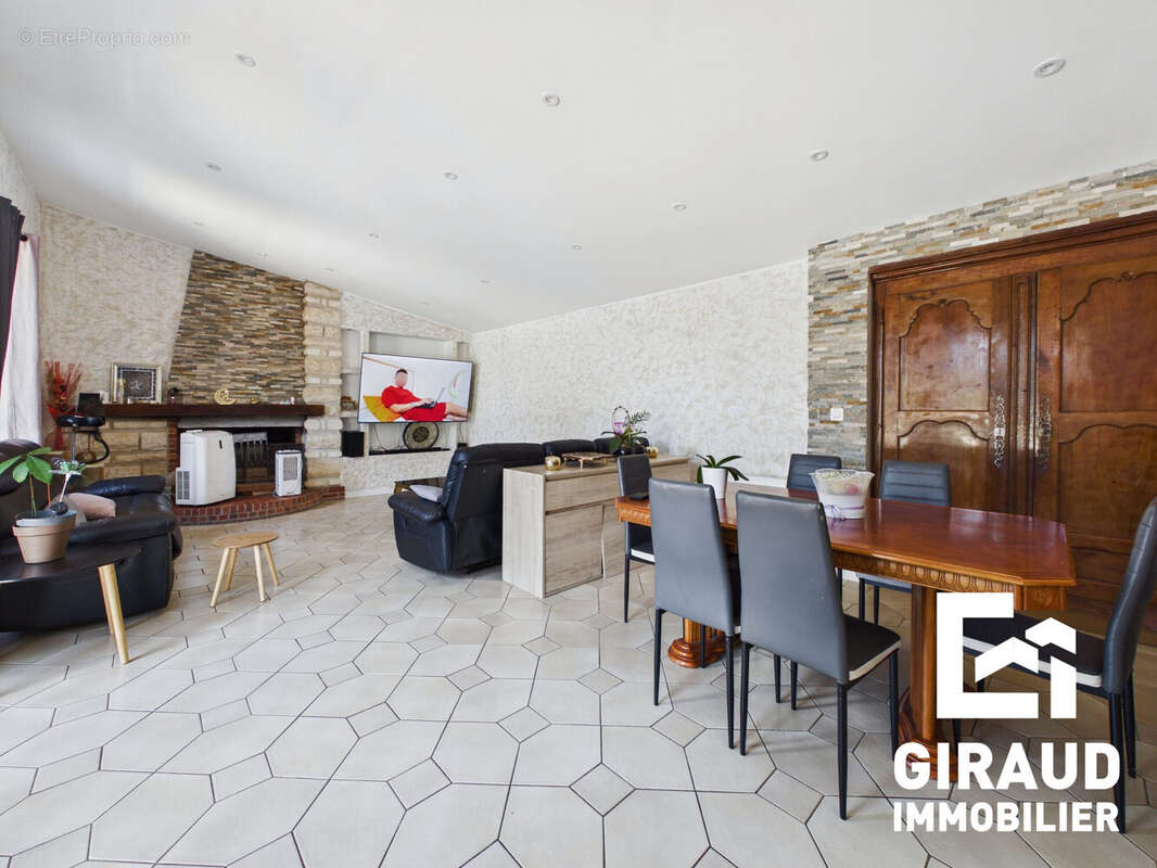 Maison 192 m² à Fontenay-Le-Comte  - photo 2