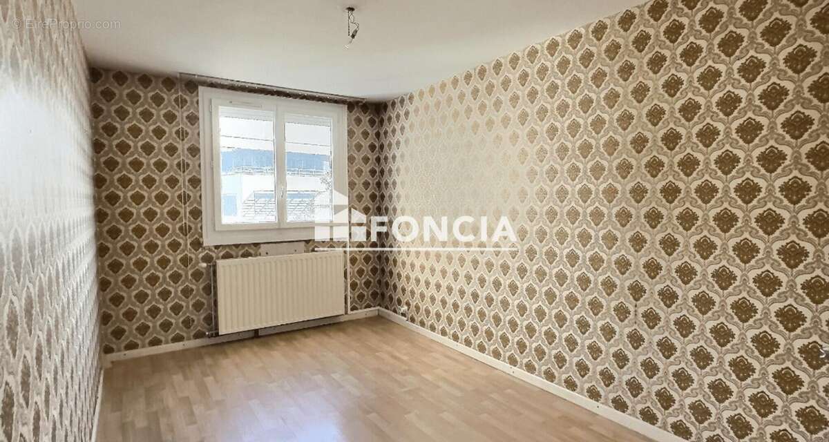 Appartement à LE CHAMBON-FEUGEROLLES