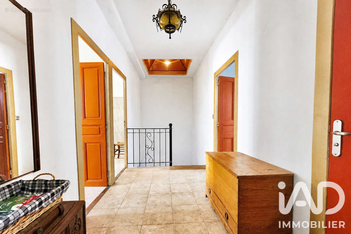 Maison 205 m² à Argeliers  - photo 8