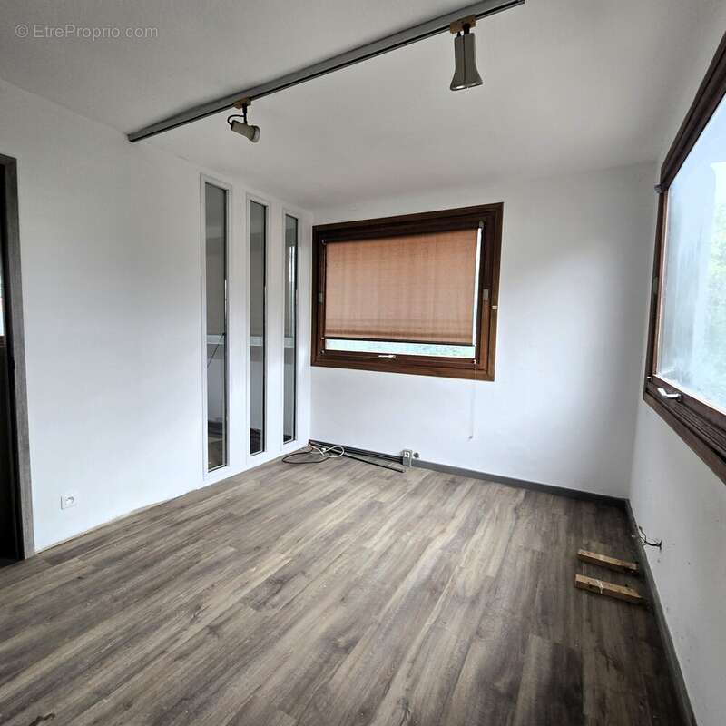 Commerce à PONT-DE-VEYLE