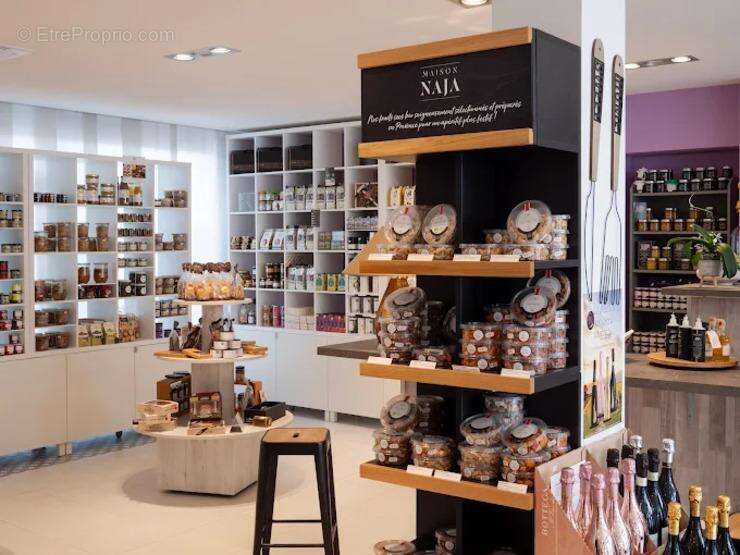 A vendre fonds de commerce cave a vins et epicerie fine- belle affaire - ouest des alpes maritimes 06 - photo 3
