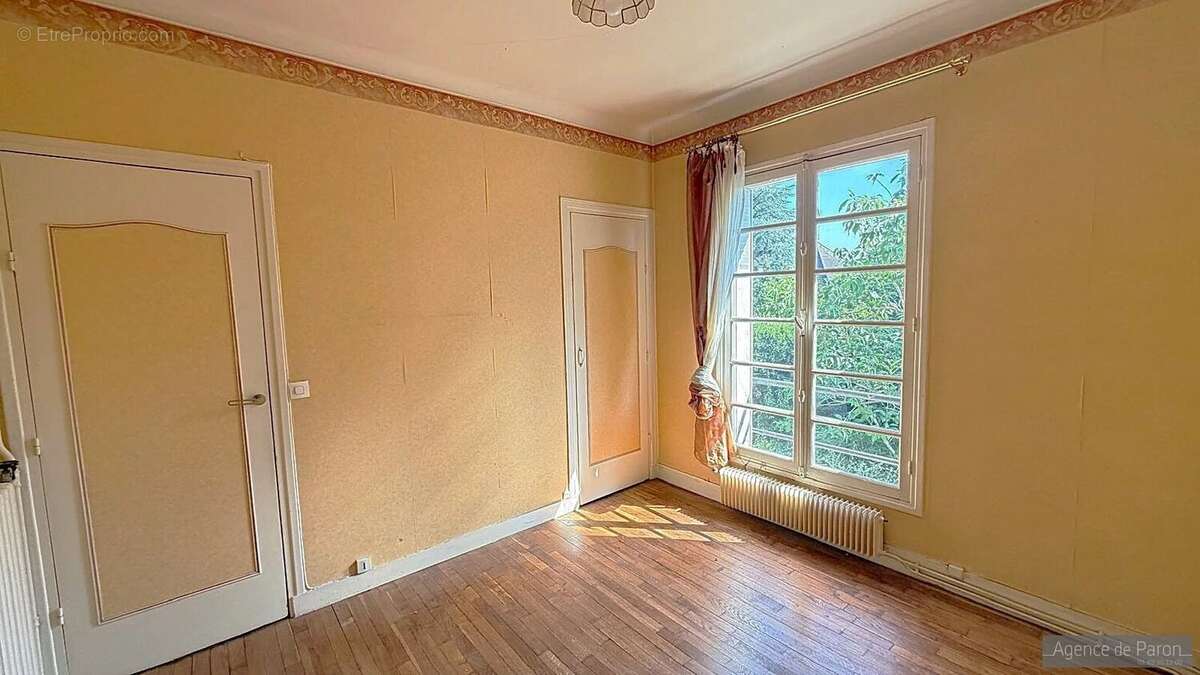 Maison à VERRIERES-LE-BUISSON