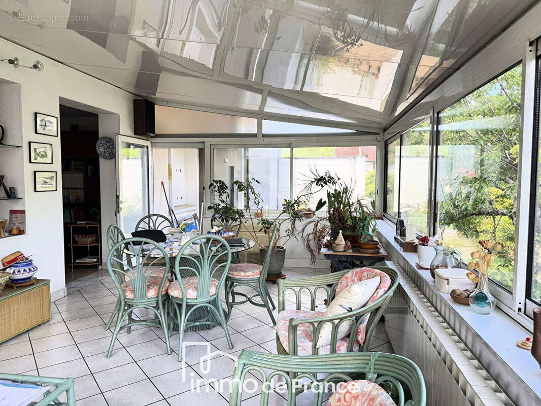 Belle maison familiale de 145 m² avec jardin, garage et ASCENSEUR privatif - photo 2
