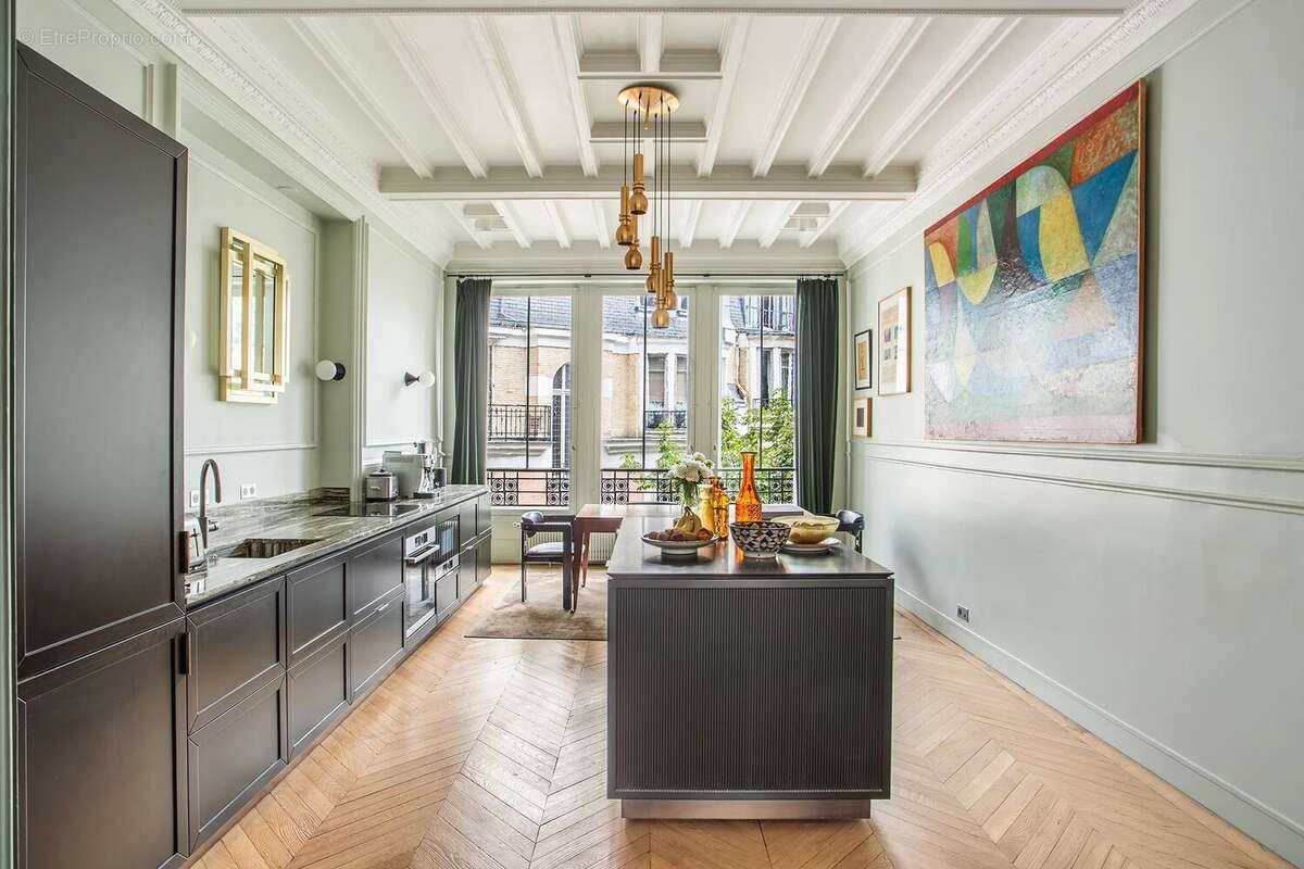 Appartement à PARIS-16E
