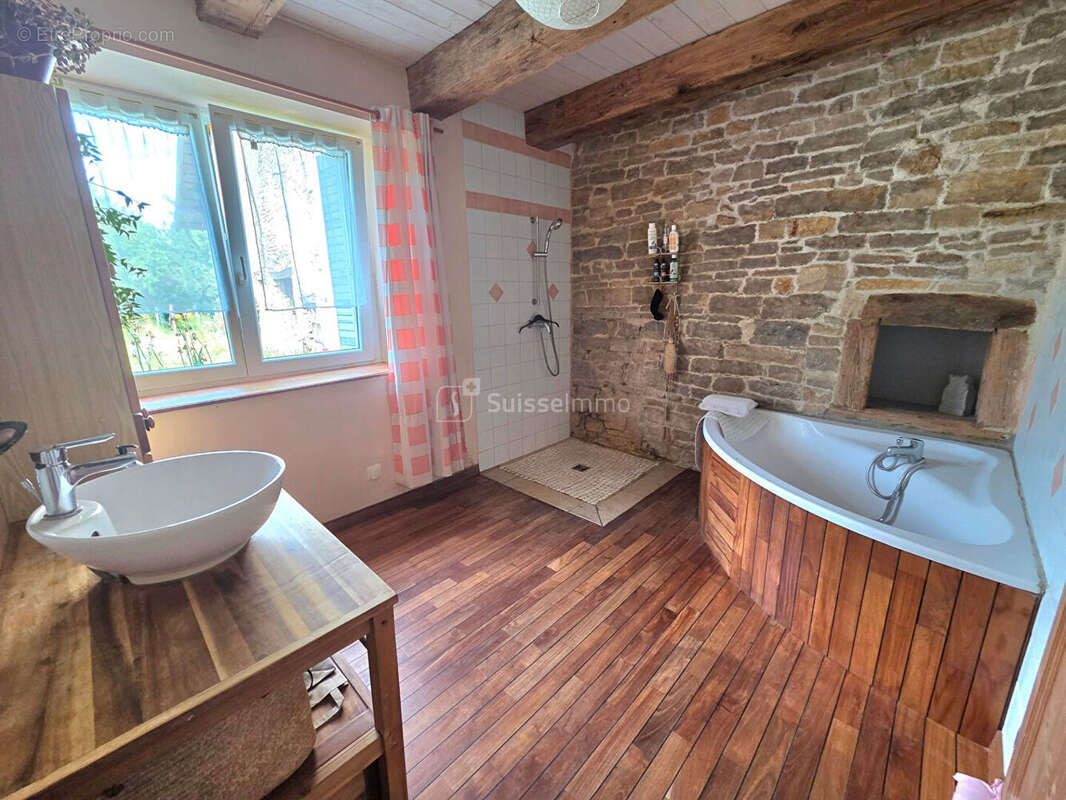 Corps de ferme renove de 147m² sur terrain de 20 ares 199000 euros - photo 5