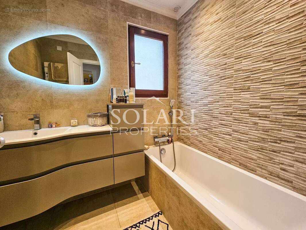 Maison à MANDELIEU-LA-NAPOULE