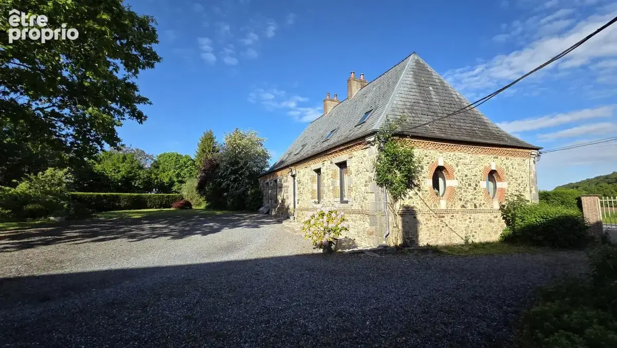 Grande propriété avec maison, hébergements et nombreuses possibilités d’exploitation, située à Mondrepuis - photo 2