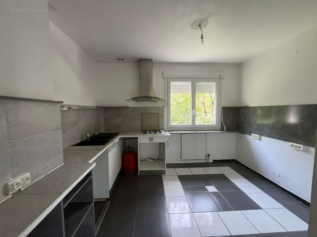 Charmante villa de 124 m2 sur les hauteurs de Pujols, offrant confort, espace et tranquillité ! - photo 3