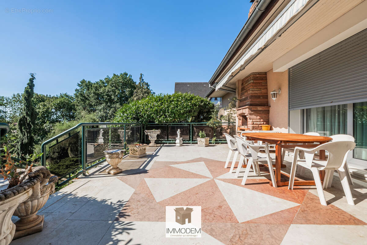 Maison 267 m2 - Dépendance aménageable 150 m2 - Terrain 14 ares - photo 10