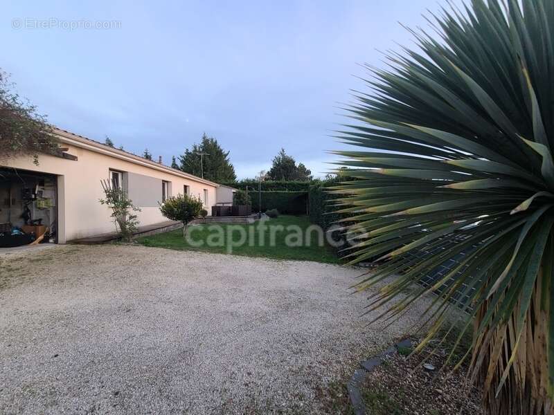 Maison à BUSSAC-SUR-CHARENTE