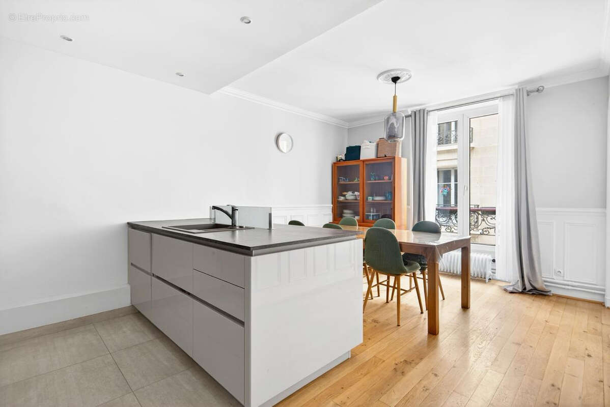 Appartement à PARIS-10E