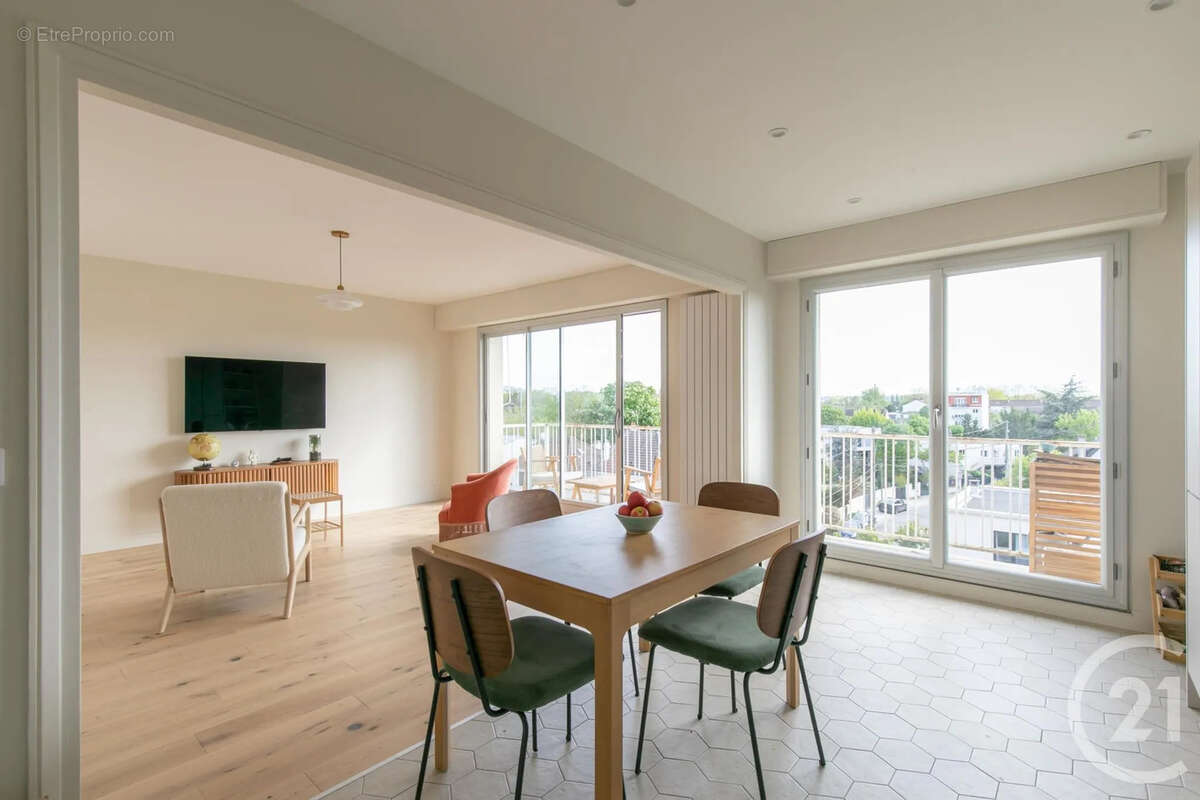 Appartement à SAINT-MAUR-DES-FOSSES