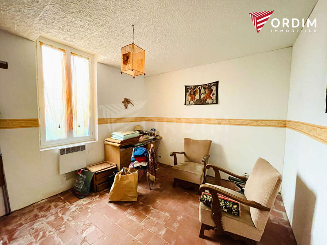 Maison à VILLENEUVE-LES-GENETS