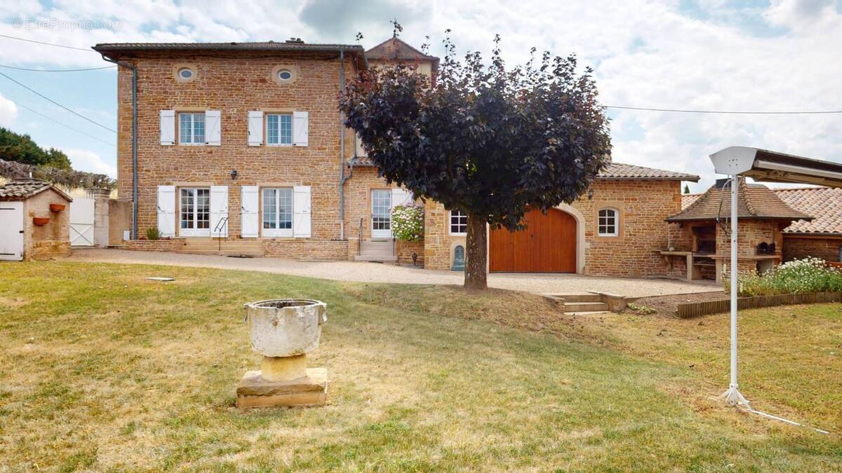 Maison à CHARNAY-LES-MACON