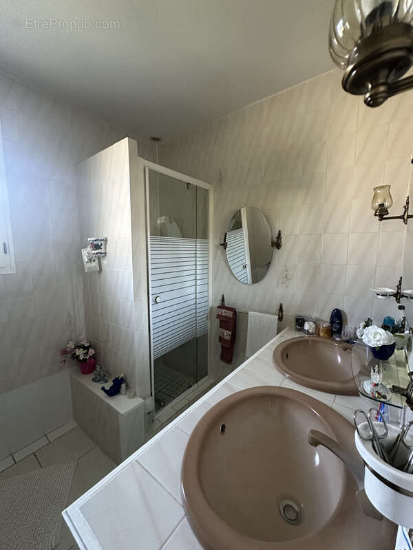 Maison à LA ROCHE-CHALAIS