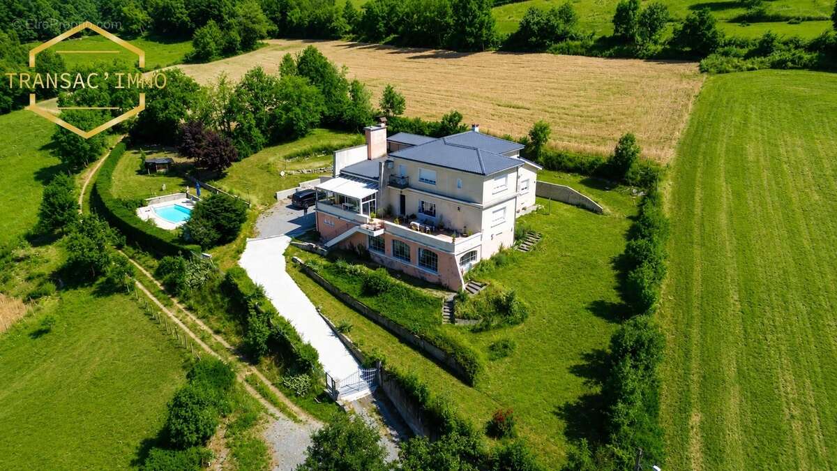 Maison 337 m² à Saint-Laurent-En-Beaumont  - photo 3