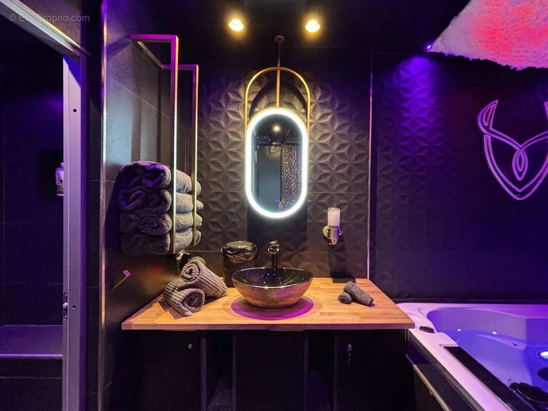 Le Cannet - Studio aménagé en loveroom - idéal investisseur - photo 8